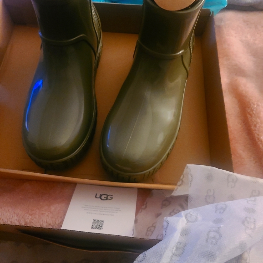 Ugg rain boots